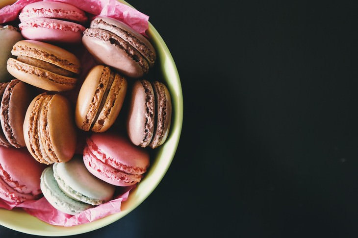 foods to try in France Macarons