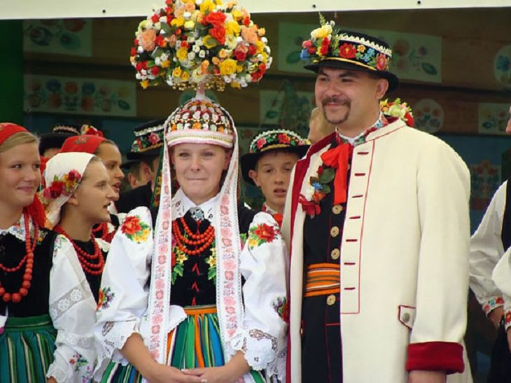 traditional wedding outfits Polish traditional wedding