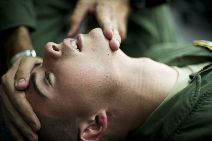 emergency medical aid tips  Head Tilt-Chin Lift