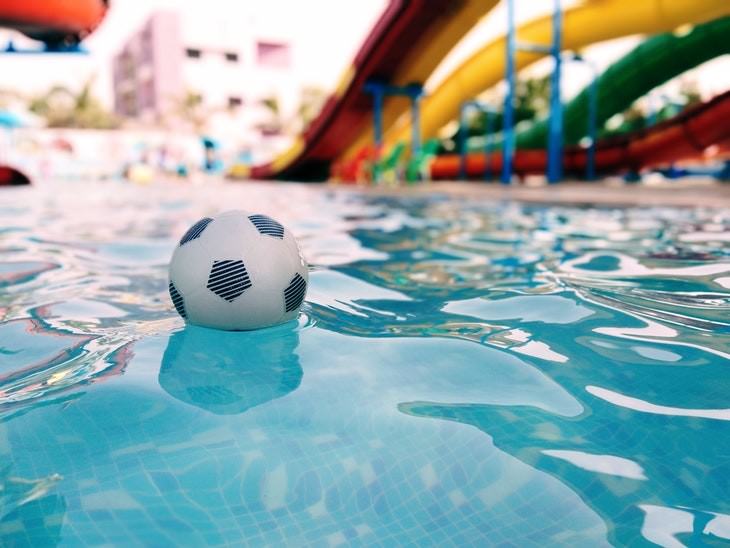 cryptosporidium swimming pool at a water park