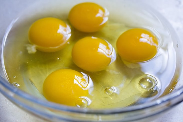 egg myths raw eggs