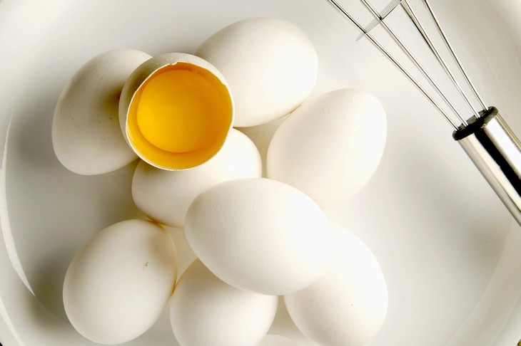 egg myths raw cracked egg