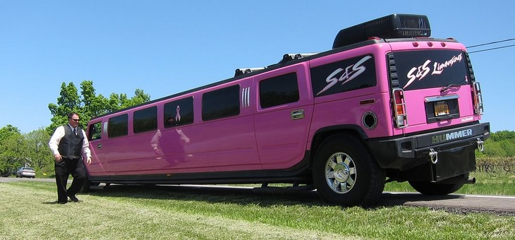 Strange cars: hummer limo