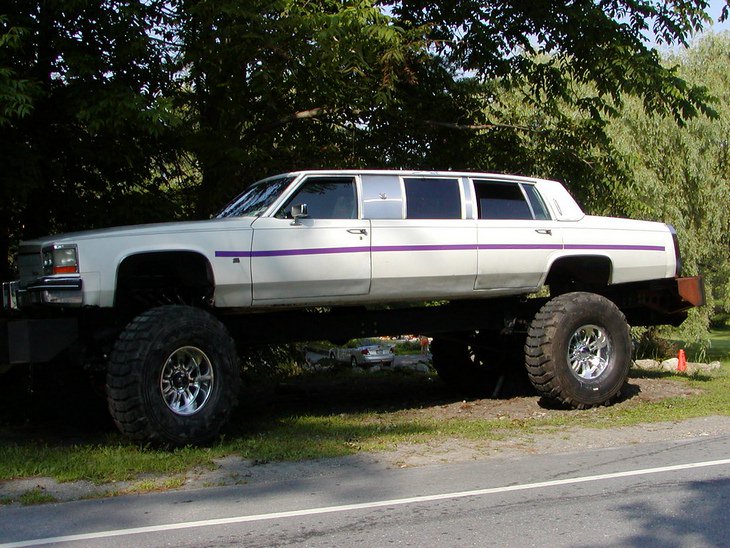 Strange cars: monster limo