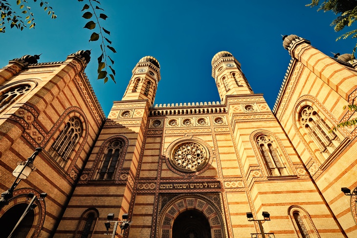 Beautiful houses of worship: Budapest Synagogue