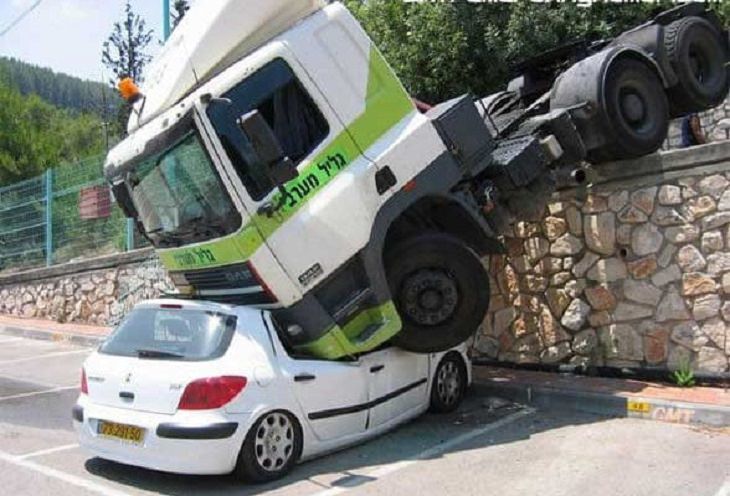 Parking fails: truck crush