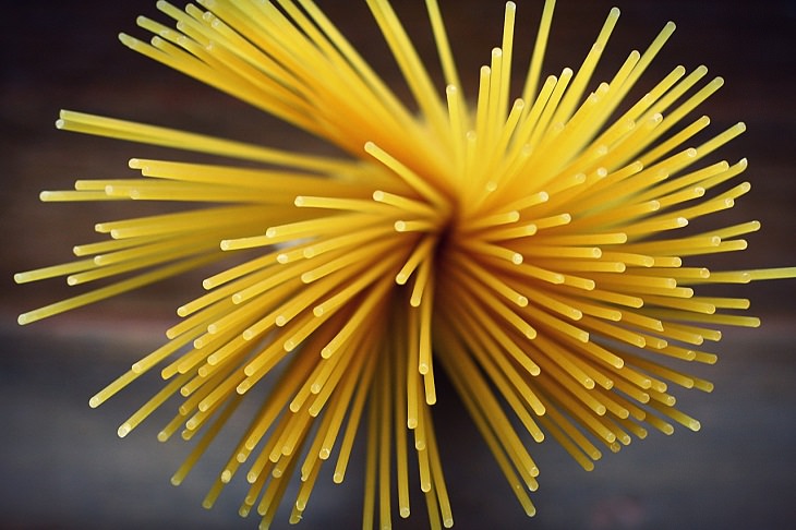 Pasta shapes: spaghetti