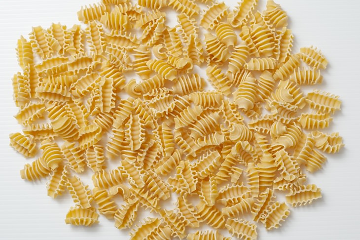 Pasta shapes: radiatori, fusilli