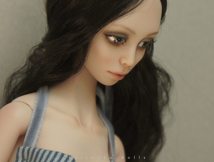 Porcelain dolls: brunette large eyes