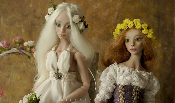 Porcelain dolls: brides garlands