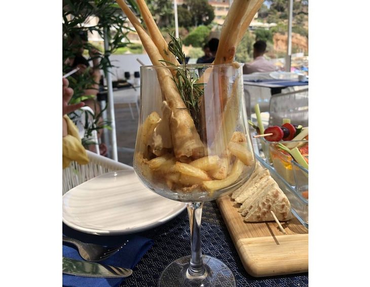 Pretentious food presentations: fries in a glass