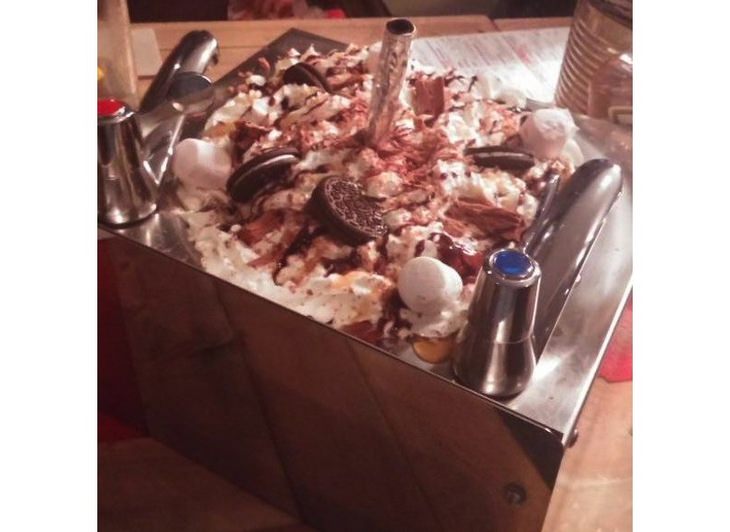 Pretentious food presentations: dessert in a sink