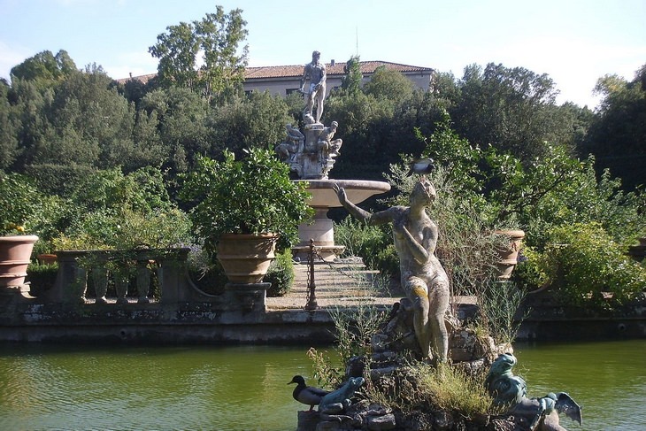 Beautiful gardens: Boboli statues
