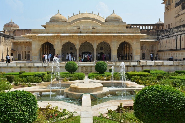 Jaipur: Amer Fort garden