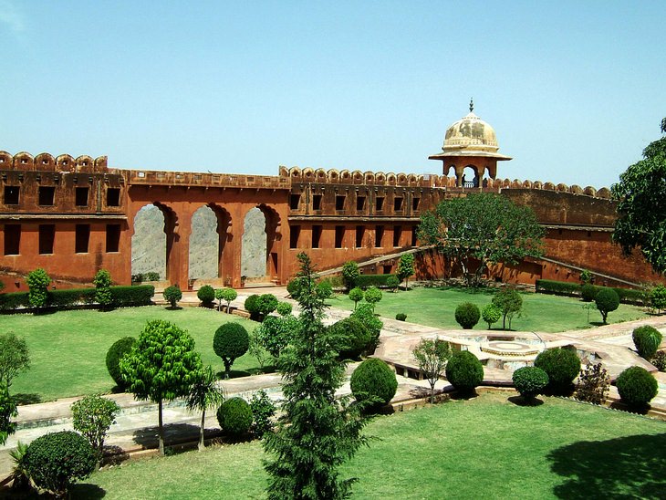 Jaipur Jaigarh Fort garden