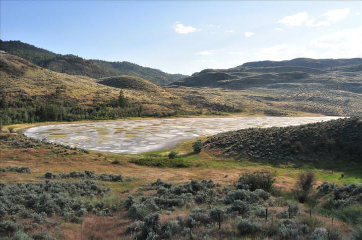 strange lakes Spotted Lake