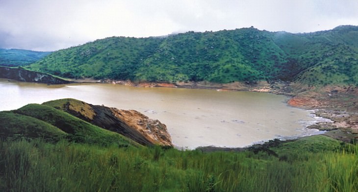 strange lakes Exploding Lakes