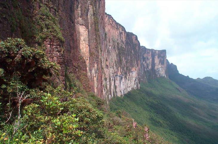 Guyana: Tepui Mount Roraima cliff
