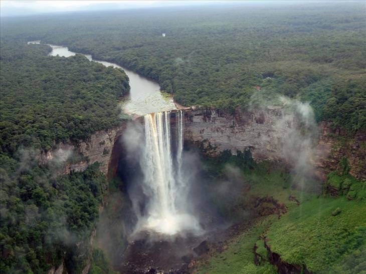 Guyana: waterfall