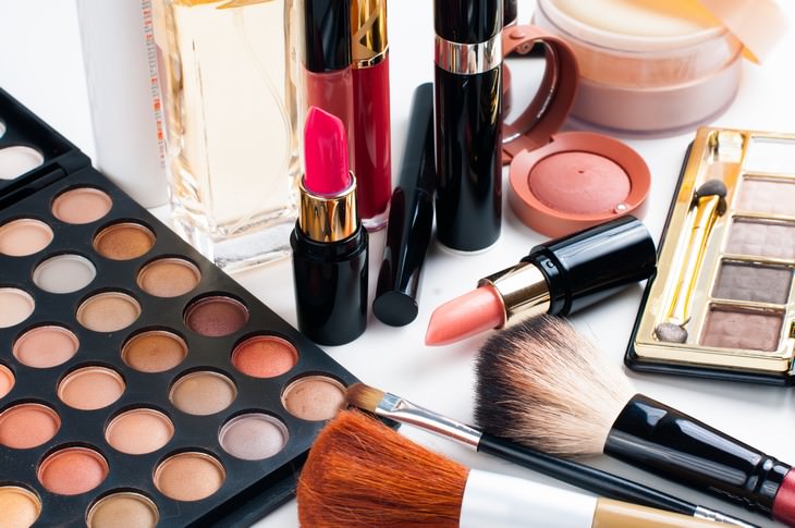 Personal Care Items that Need to Be Replaced Makeup