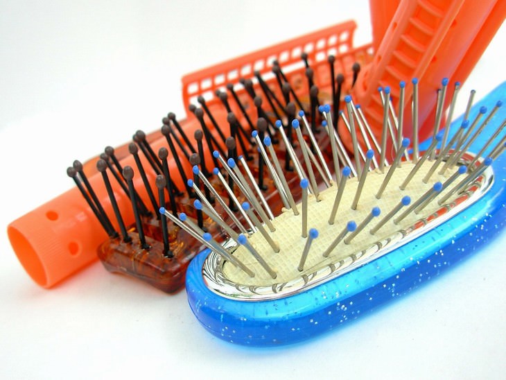 Personal Care Items that Need to Be Replaced Hairbrush
