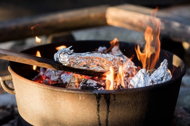 tips on how to lower aluminum exposure food wrapped in foil outdoor cooking