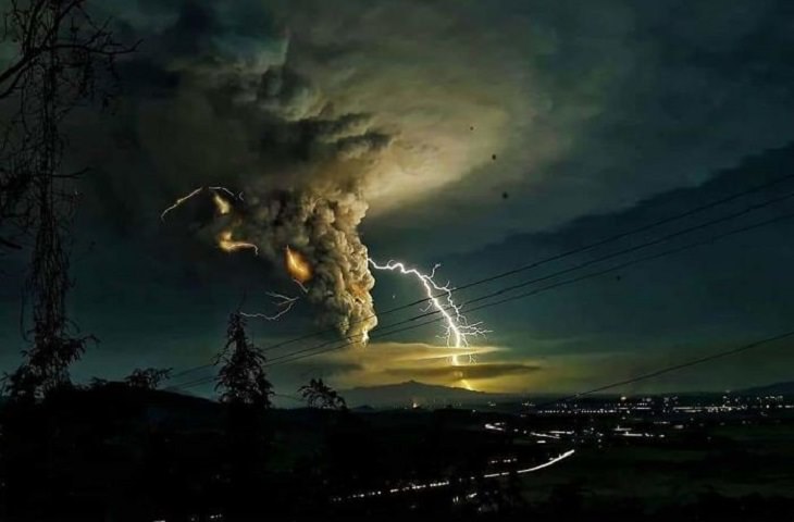 Philippines volcano taal eruption