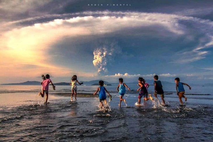 Philippines volcano taal eruption