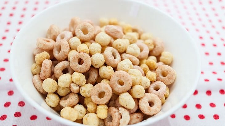 foods safe to eat past expiration date cereal in a bowl