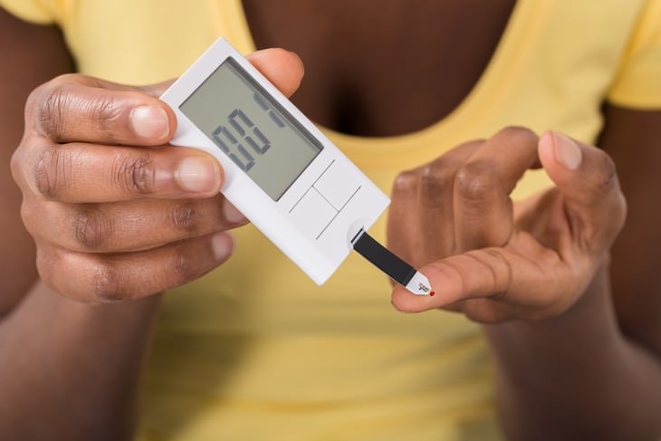 dry mouth health guide woman measuring blood sugar