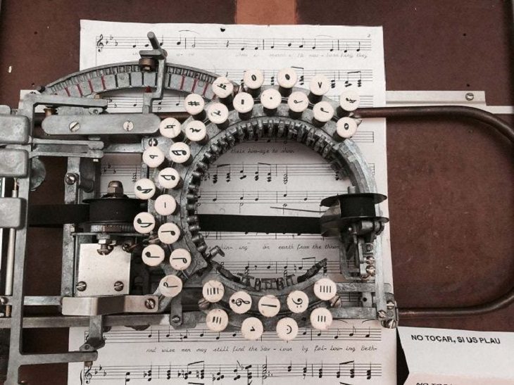 Rare Pictures music typewriter
