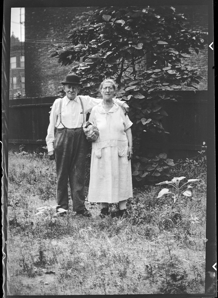 Vintage Photos That Will Take You to 1930s Chicago grandparents