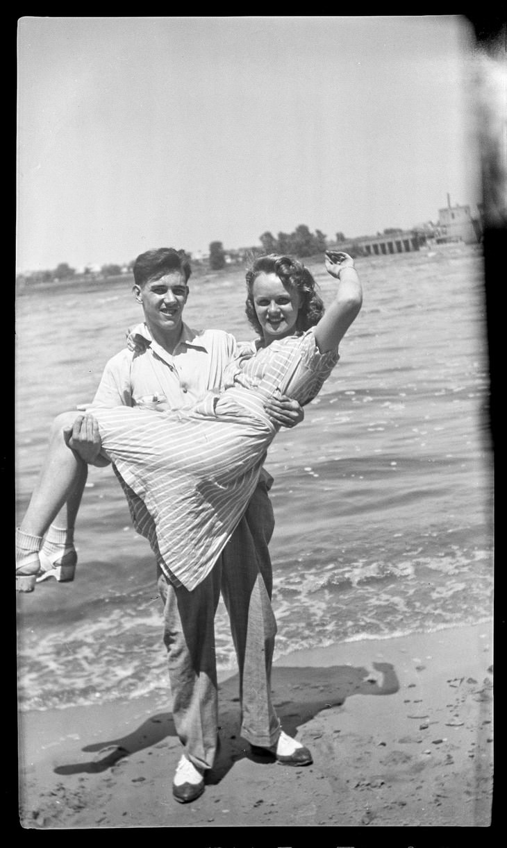 Vintage Photos That Will Take You to 1930s Chicago couple