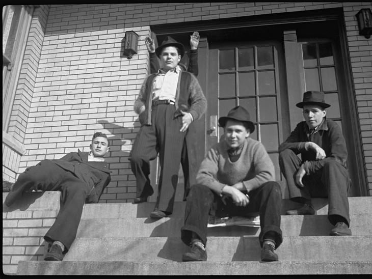 Vintage Photos That Will Take You to 1930s Chicago group of boys