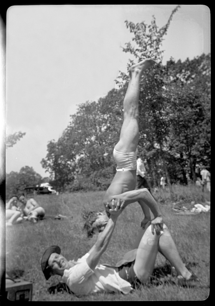 Vintage Photos That Will Take You to 1930s Chicago workout at the park