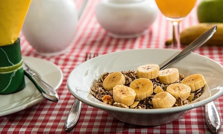Important Health Benefits of Resistant Starch, oatmeal with banana