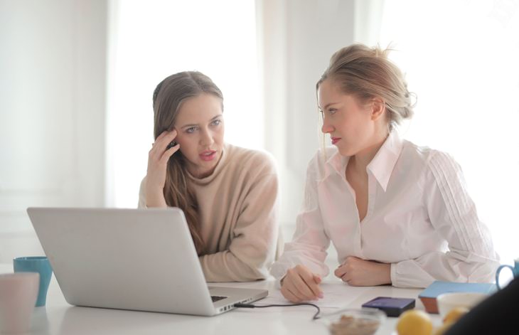 coffee overdose women talk upset