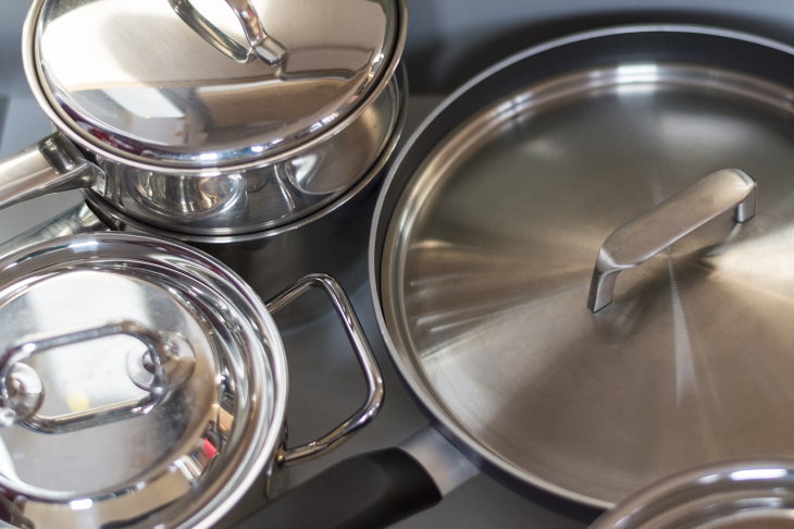 Things You Shouldn't Clean With Baking Soda Aluminum Kitchenware