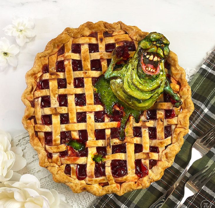 Beautiful, creative and halloween-themed pie art by Jessica Clark-Bojin 