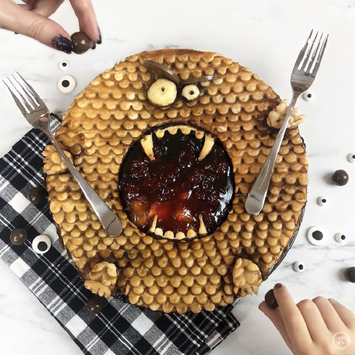 Beautiful, creative and halloween-themed pie art by Jessica Clark-Bojin 