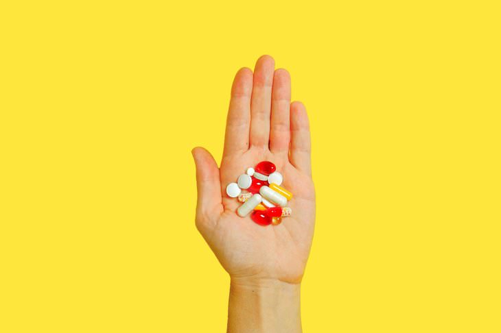 myths about vitamins and supplements handful of pills