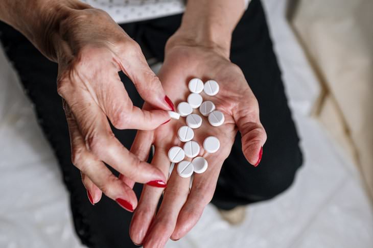 myths about vitamins and supplements woman holding a handful of pills