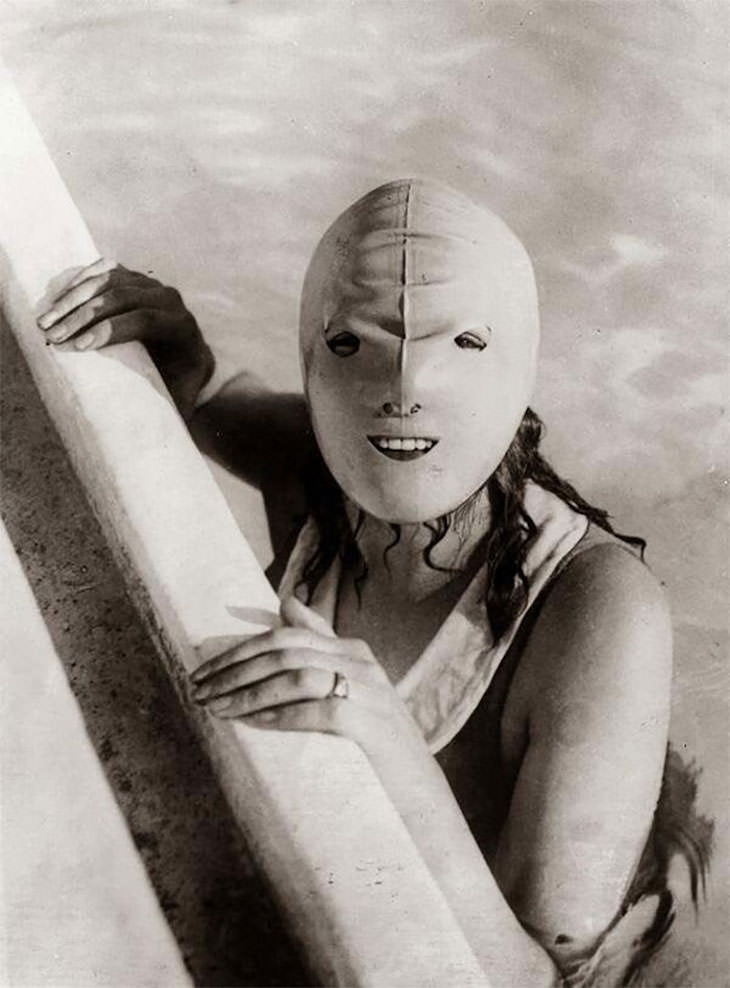 Past Beauty Practices That Seem Strange Today, A full faces swimming mask, helped protect skin form the sun, 1920s
