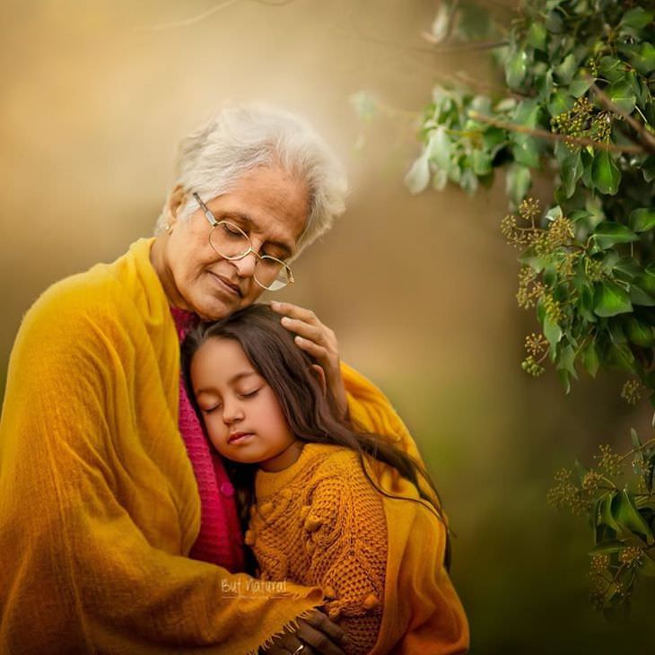 Grandma's love. Любовь бабушки. Photographs showing Love.