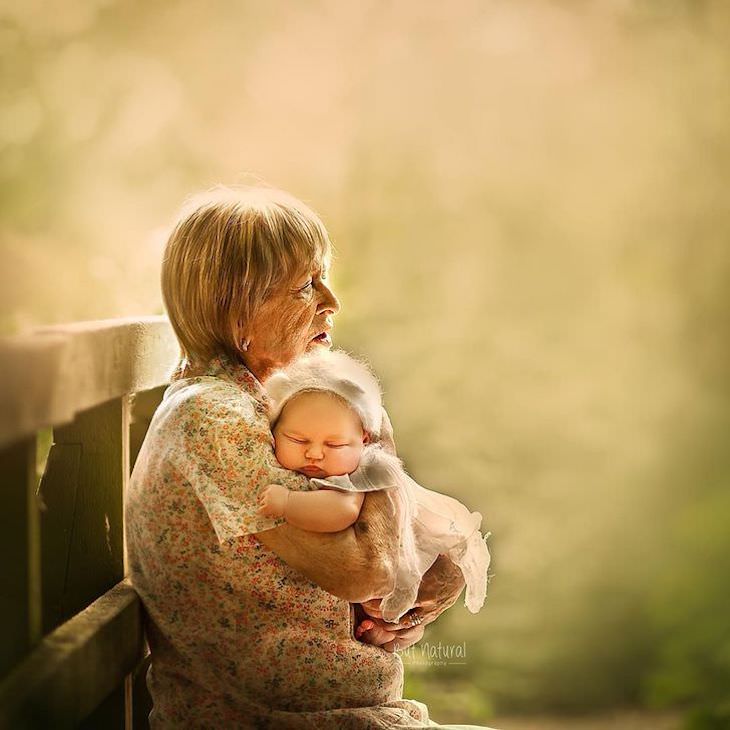  12 Heartwarming Photos Depicting a Grandma's Love, hug