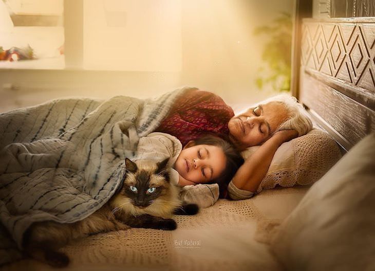 12 Heartwarming Photos Depicting a Grandma's Love, napping