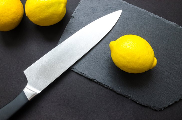 Things You Shouldn't Clean With Vinegar knife