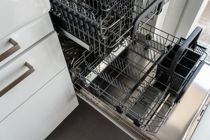 Things You Shouldn't Clean With Vinegar dishwasher