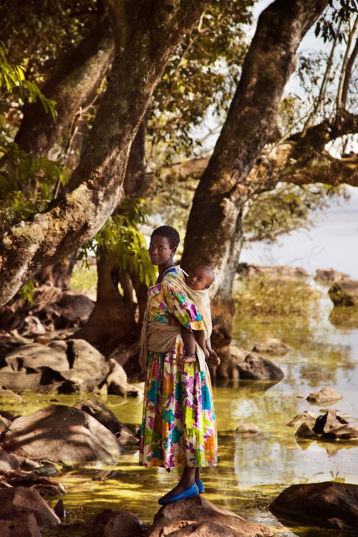 The Beauty of Motherhood in 18 Different Cultures Mother and son, Bahir Dar, Ethiopia