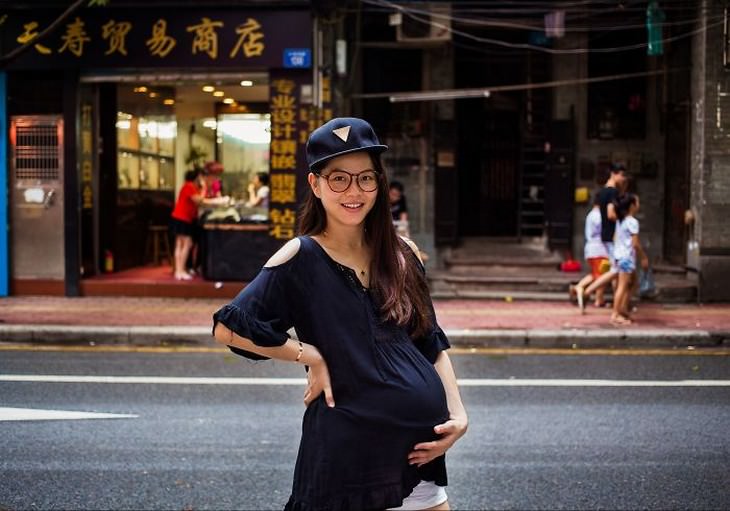 The Beauty of Motherhood in 18 Different Cultures On her way to give birth, Guangzhou, China